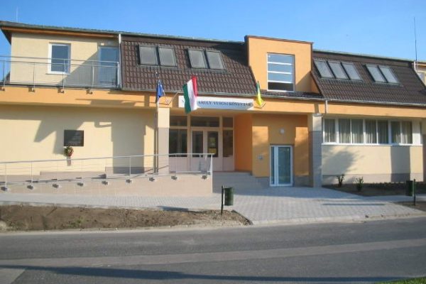 Bicske könyvtár